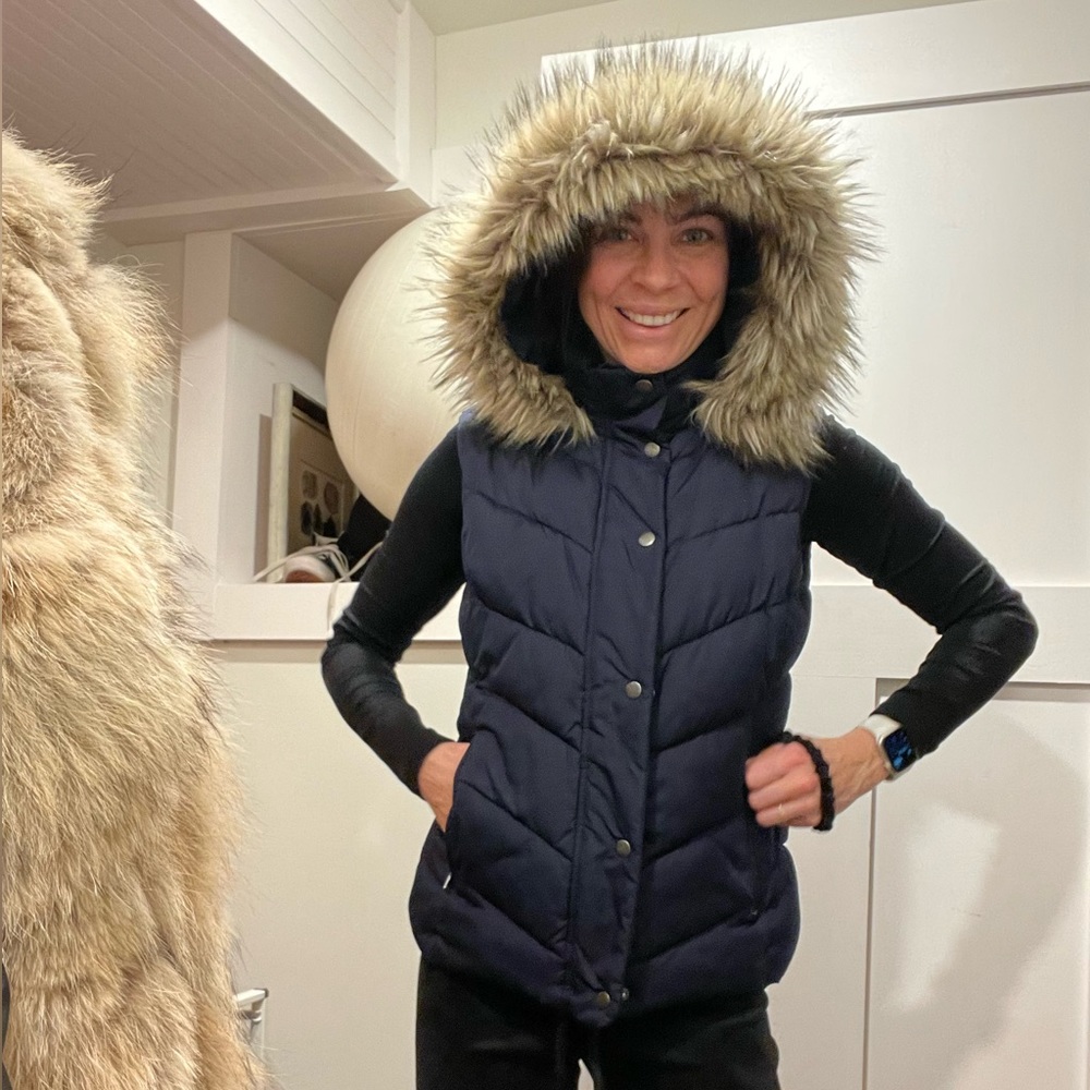 Women’s Gap Puffer Vest with Vegan Fur detachable Hood Navy Blue Small